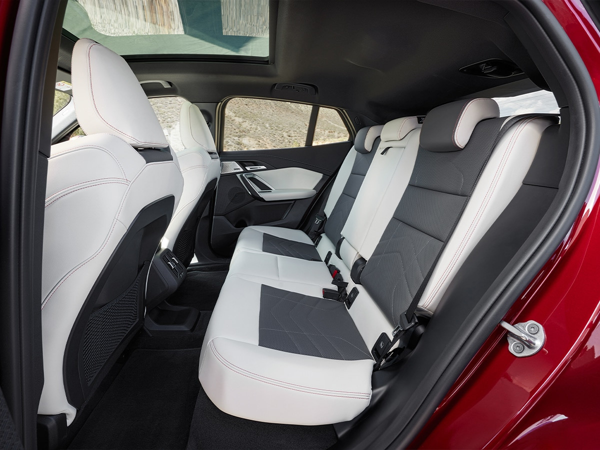 2024 BMW X2 không gian ghế sau