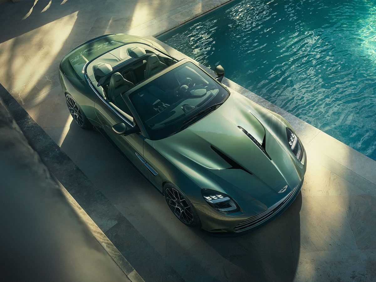 Aston Martin Vanquish Volante với mui xuống