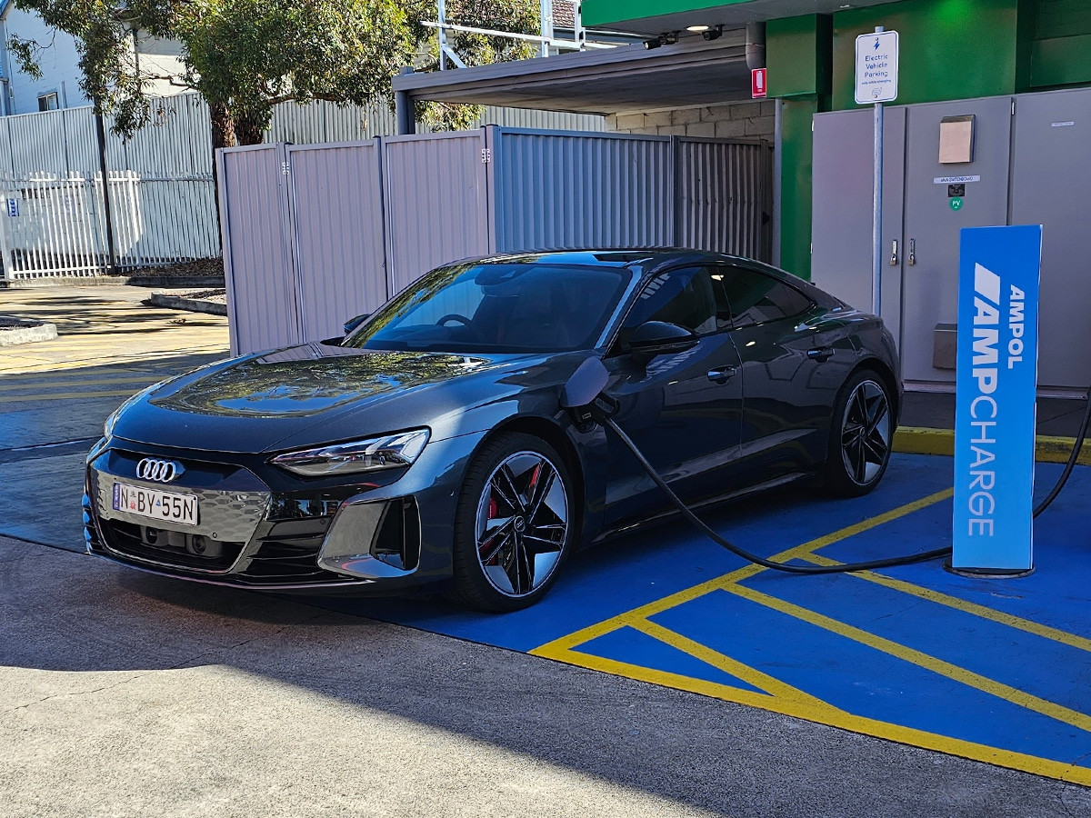 Audi RS e-Tron GT trong lúc sạc