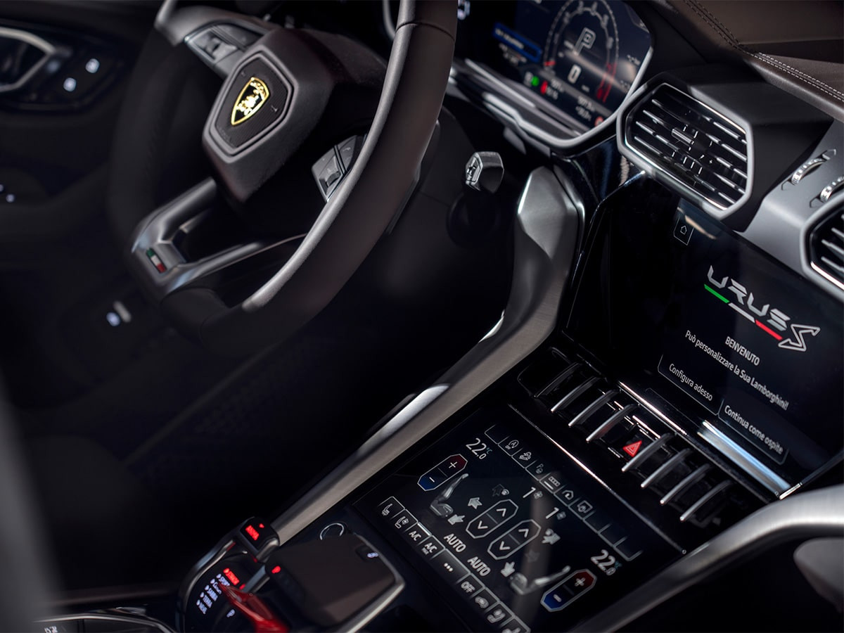 Bảng điều khiển trung tâm Lamborghini Urus S