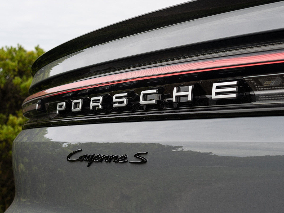 Biểu tượng phía sau của Porsche Cayenne S Coupe 2024