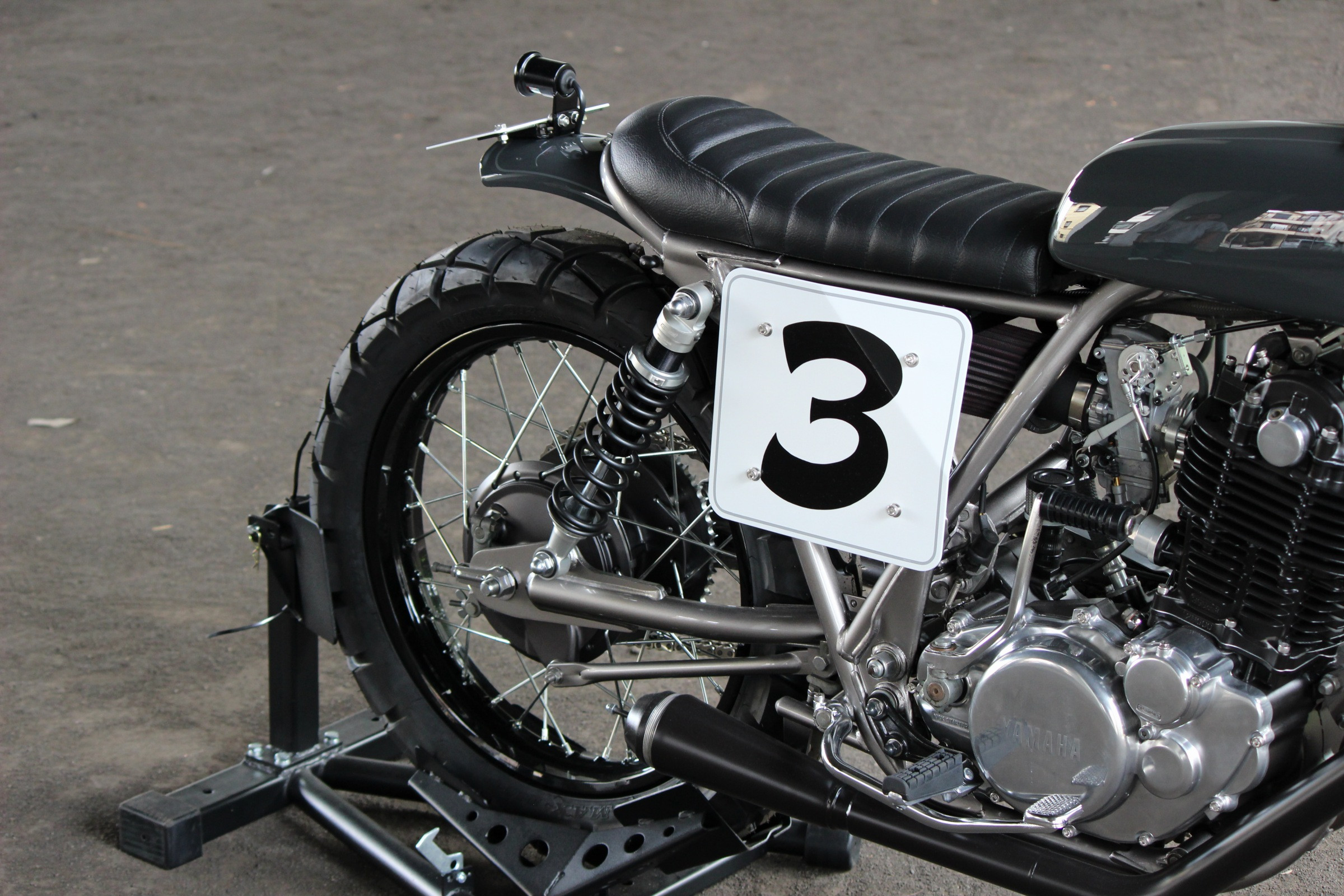 Bình xăng Yamaha SR400 độ