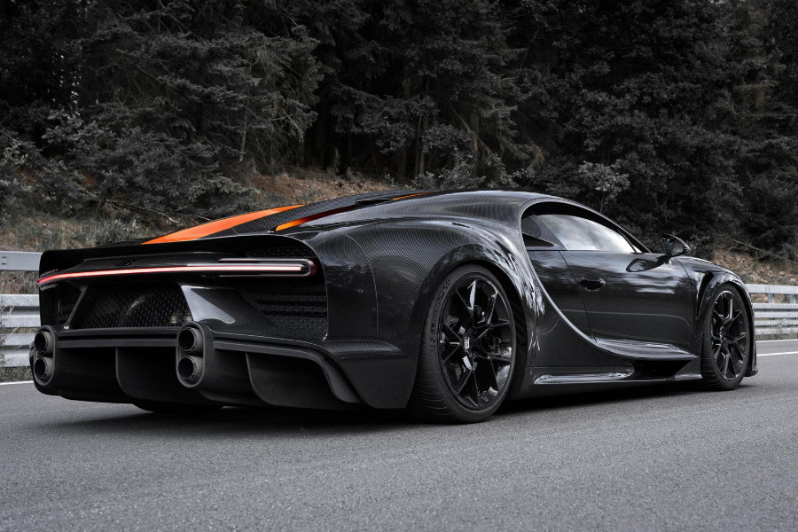Bugatti Chiron từ phía sau