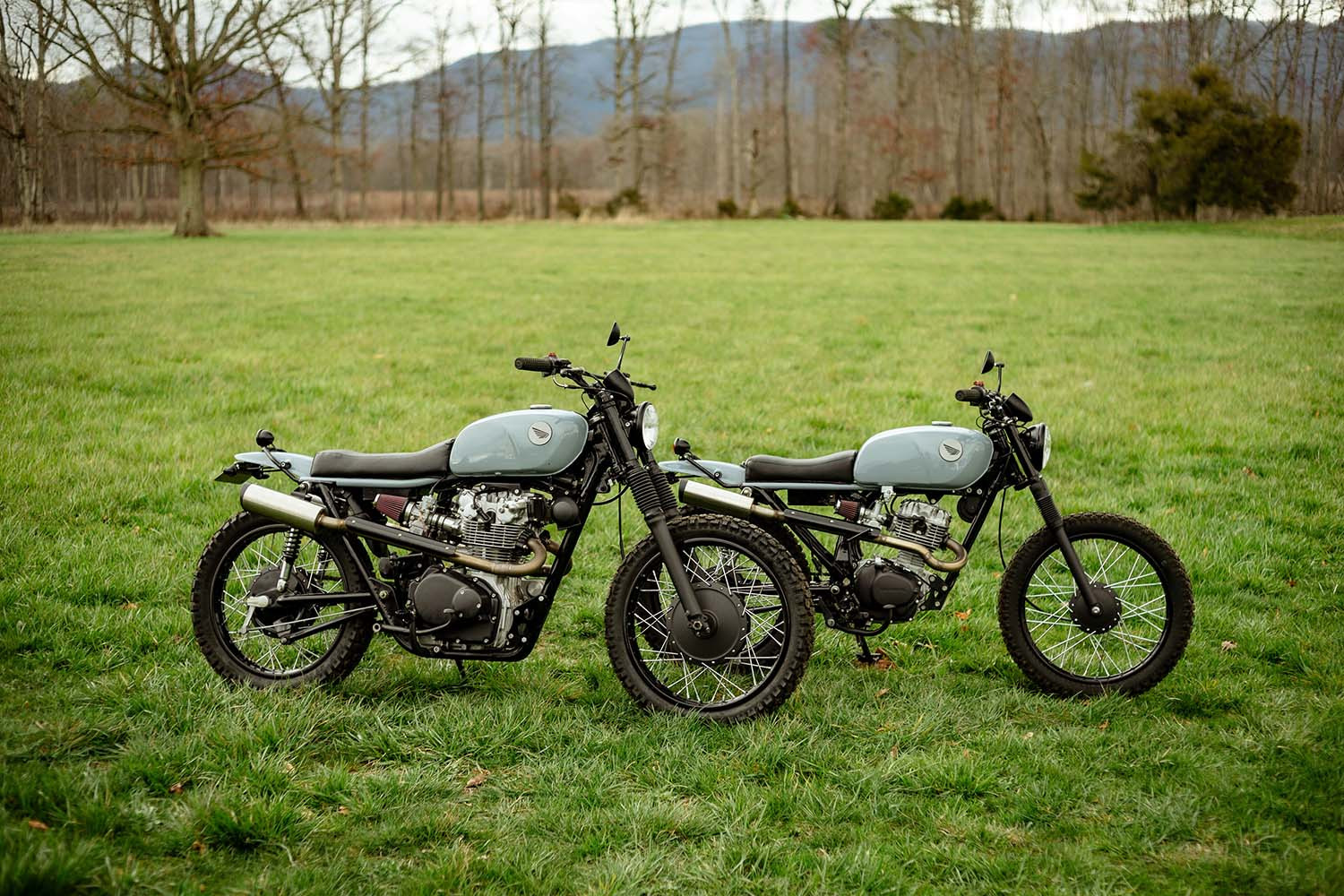 Chiếc Honda CL450 trong quá trình sửa chữa