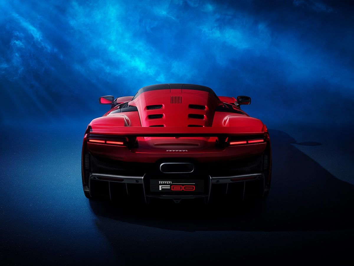 Ferrari F80 - Phía sau