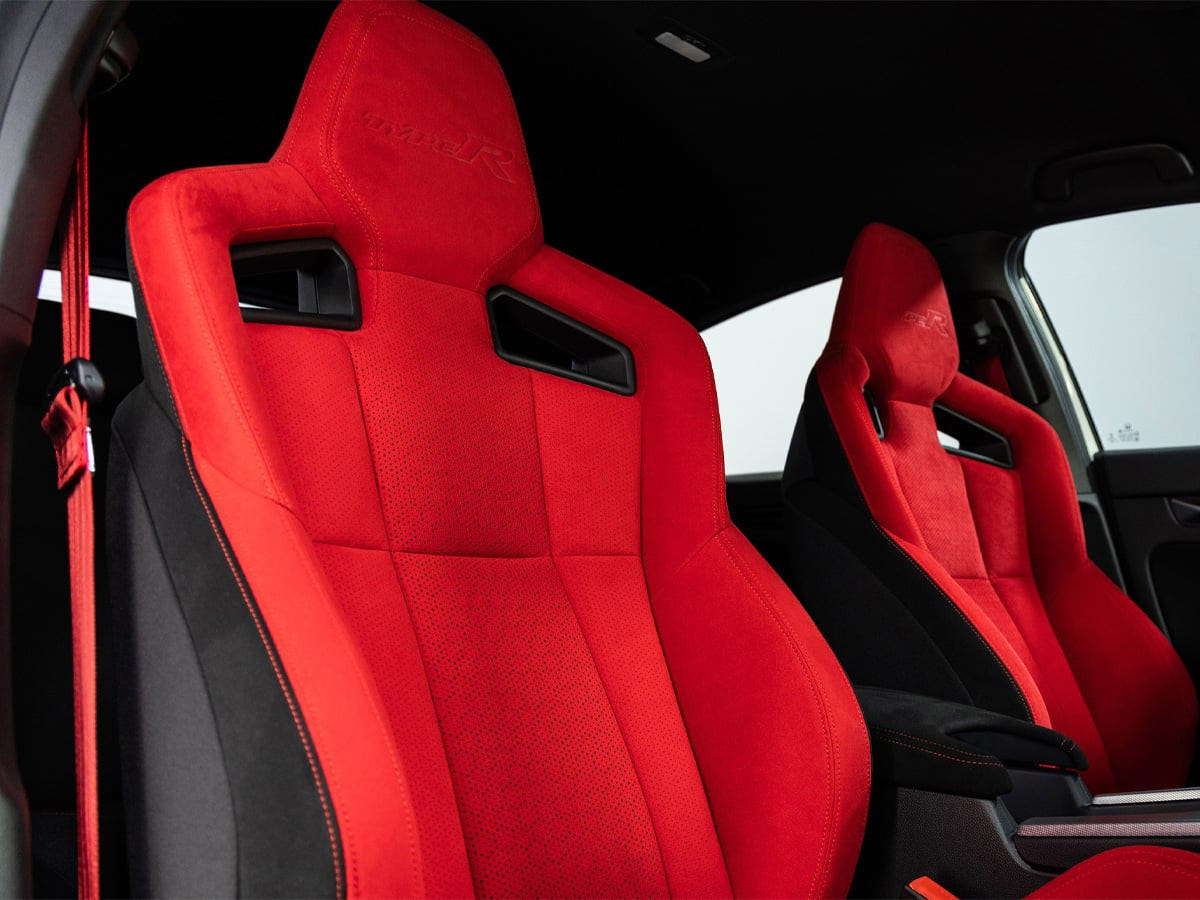 Ghế ngồi đỏ trong Civic Type R