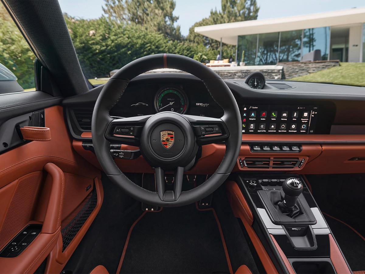 Giao diện nội thất hiện đại của Porsche 911 S/T