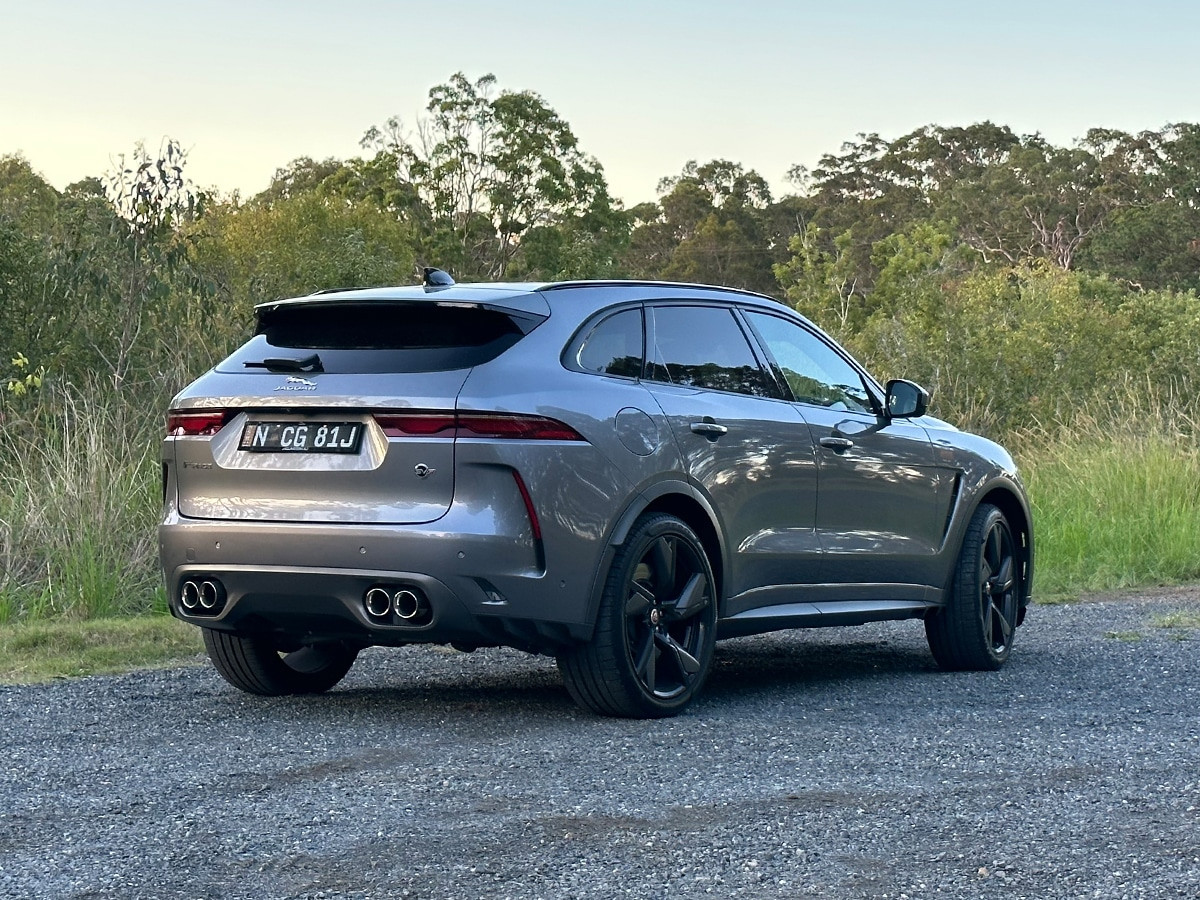 Jaguar F-Pace SVR