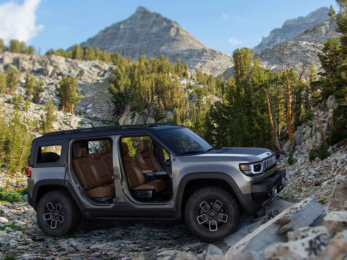 Jeep recon in grey