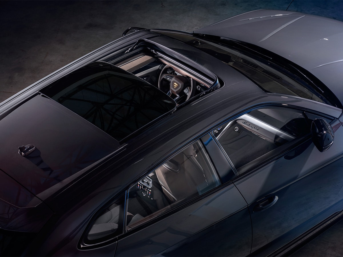 Khung cảnh Lamborghini Urus S trên đường