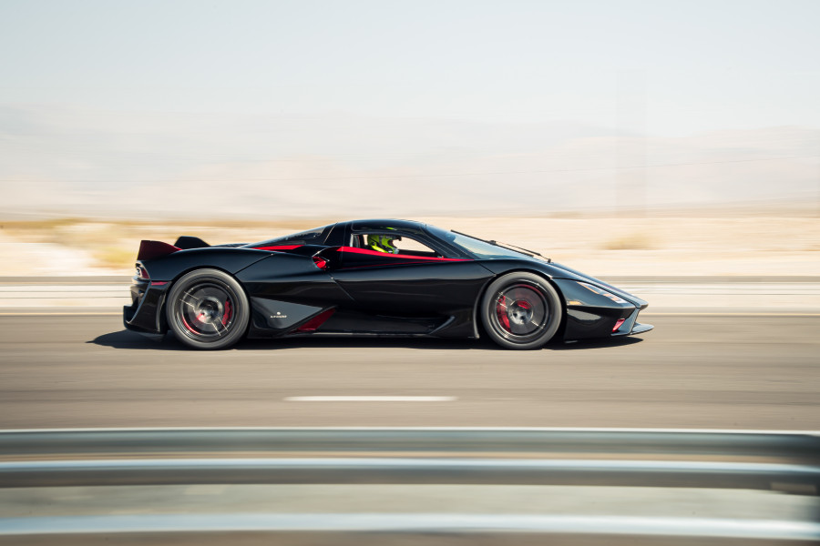 Kiểu dáng ấn tượng của SSC Tuatara trên đường