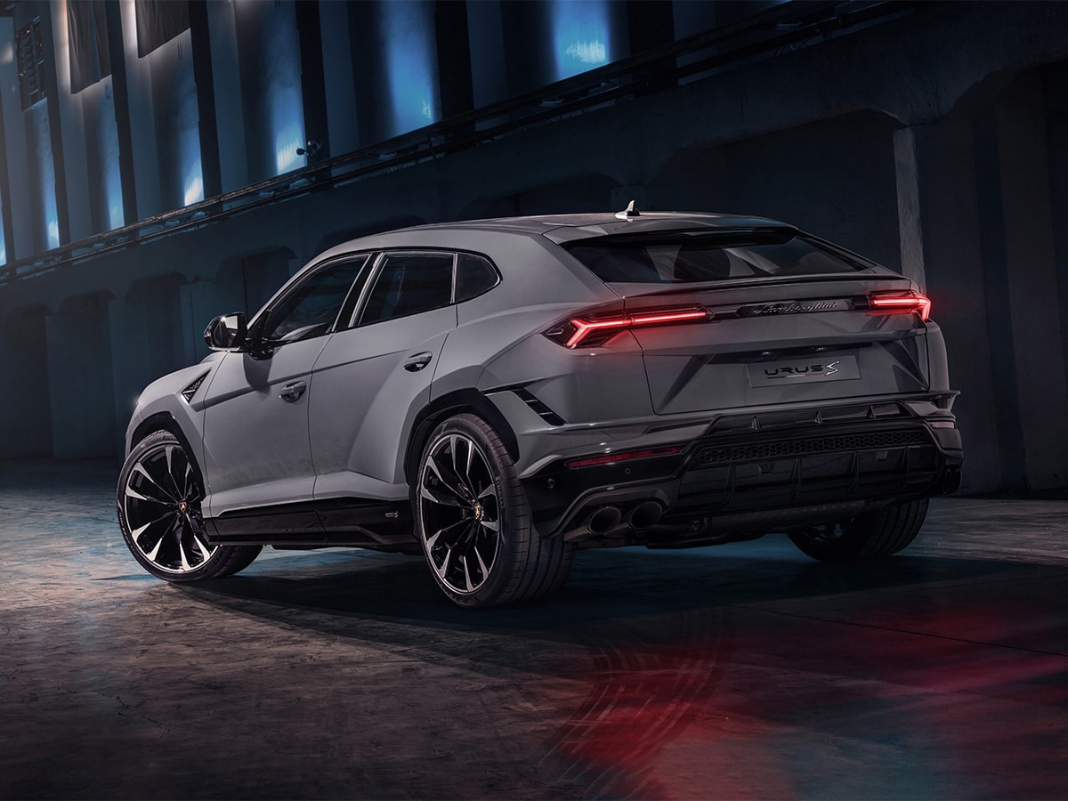 Lamborghini Urus S nhìn từ phía sau
