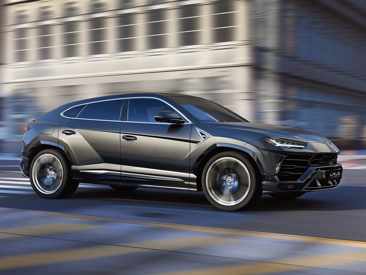 Lamborghini Urus SUV trên đường