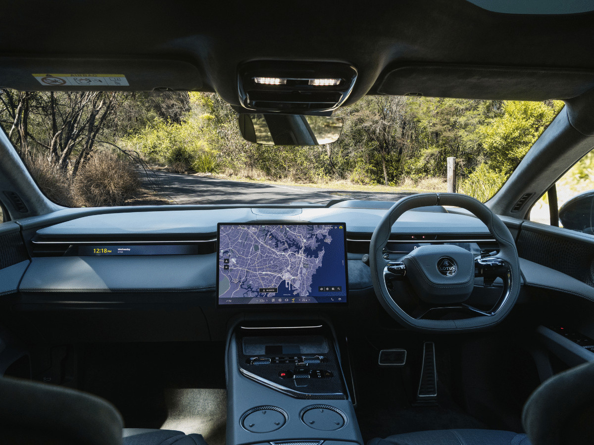 Lotus Eletre interior