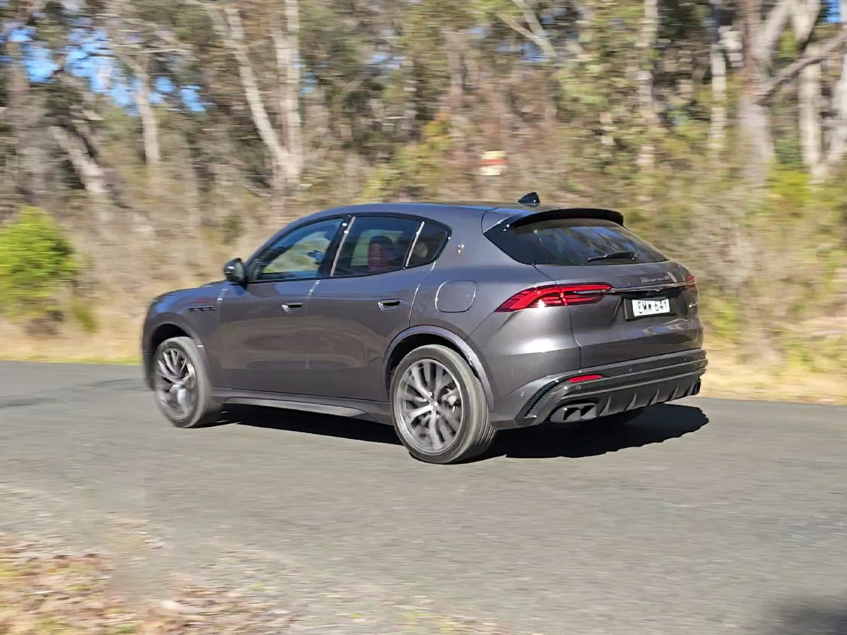Maserati Grecale Trofeo trên đường