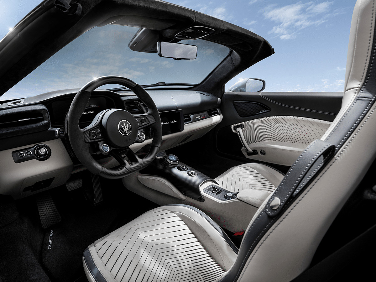 Maserati mc20 cielo dashboard