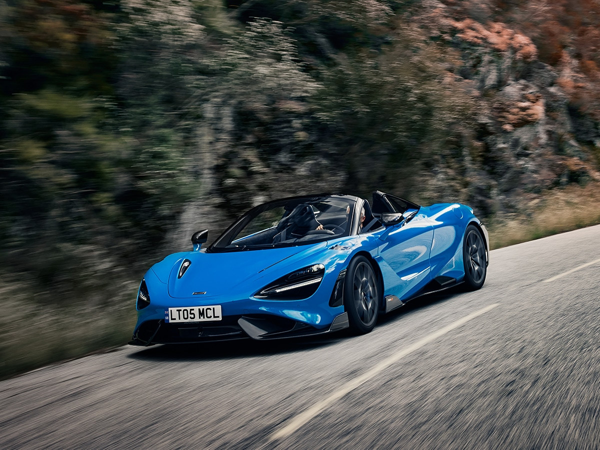 McLaren 765LT Spider màu xanh