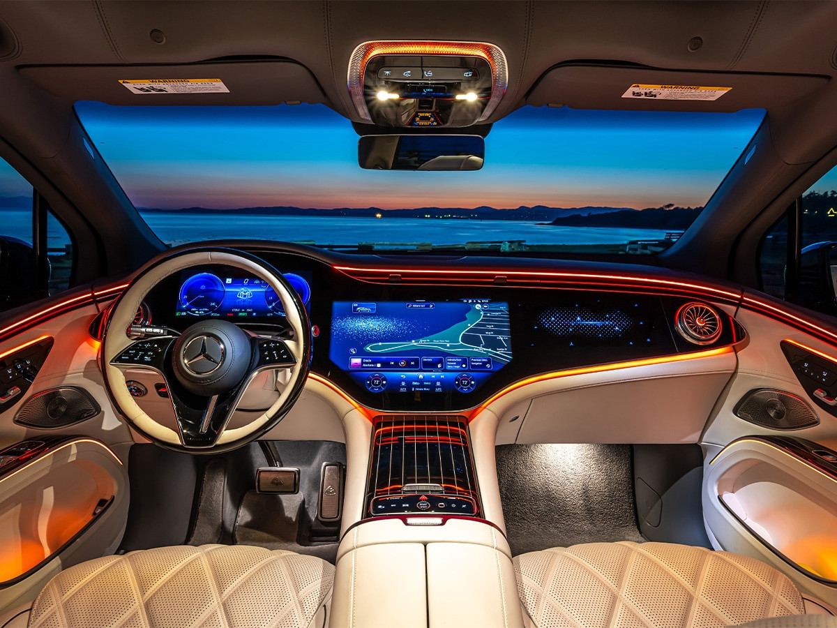 Mercedes-Maybach EQS 680 SUV front dashboard