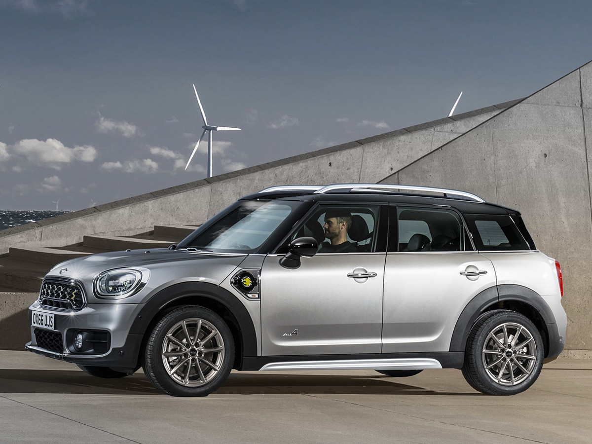 MINI Countryman SUV trên đường