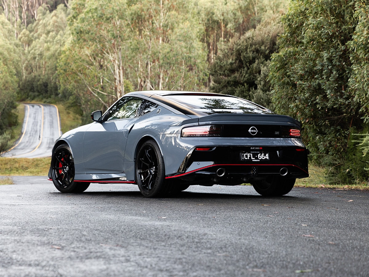Nissan Z NISMO mặt sau
