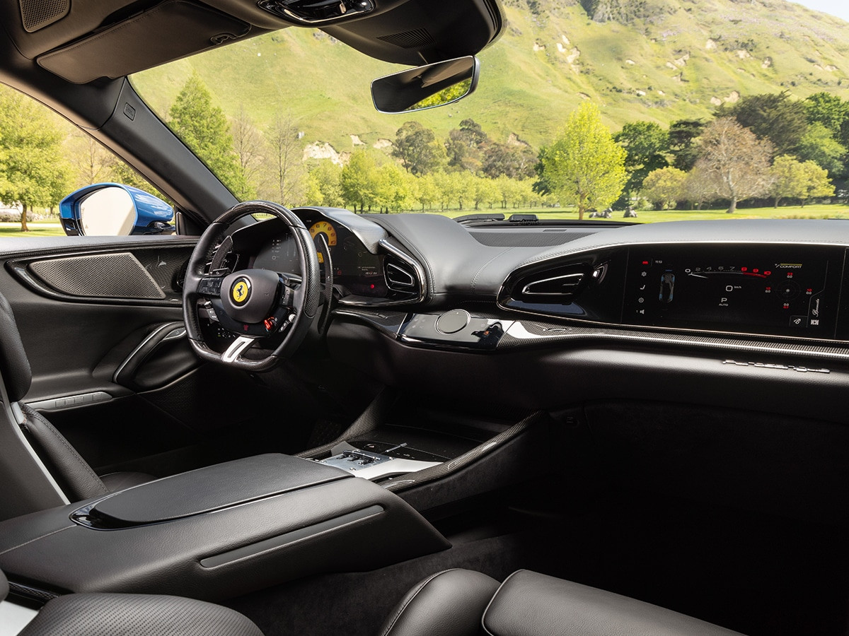 Nội thất bảng điều khiển Ferrari Purosangue