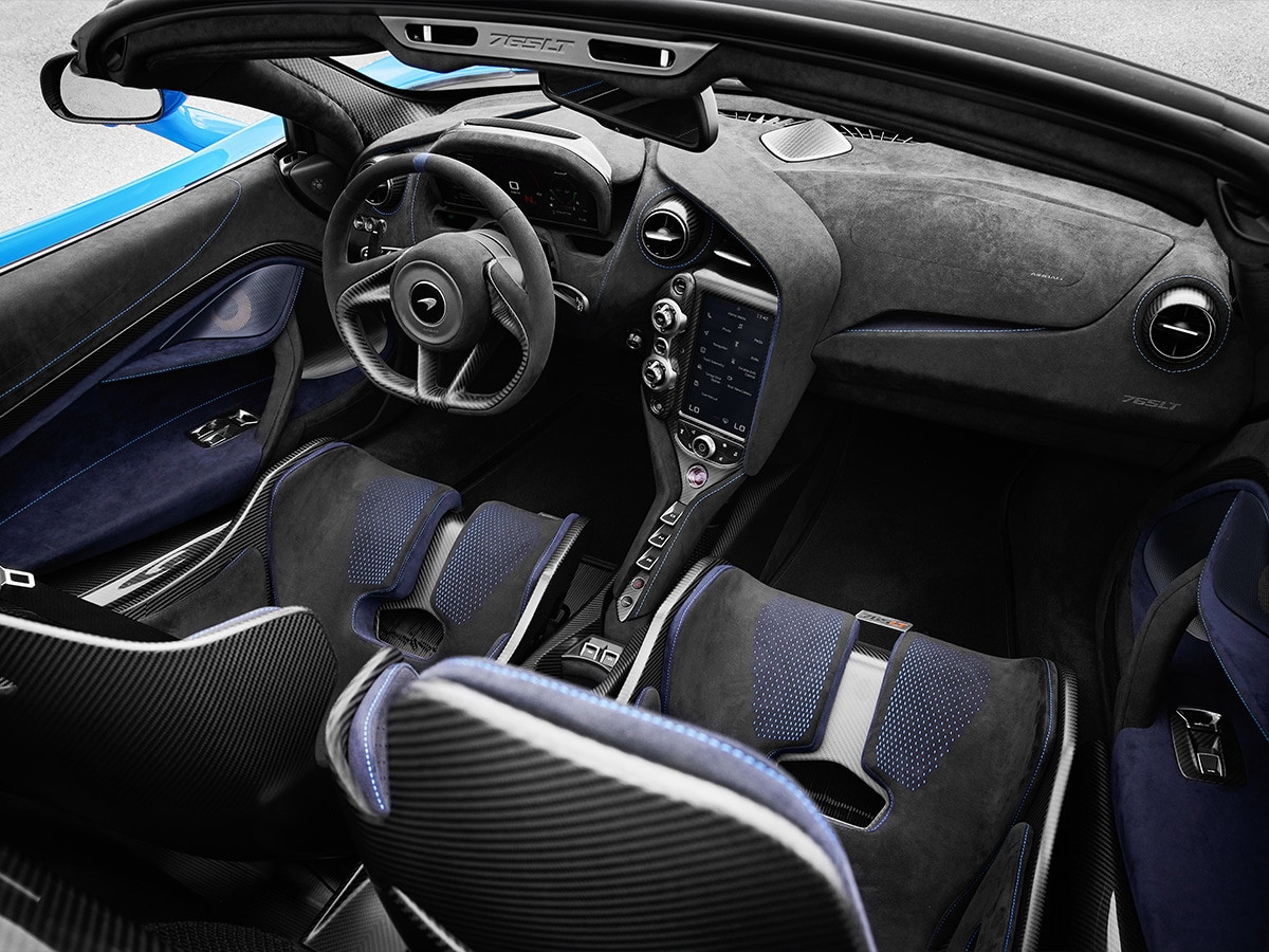 Nội thất của McLaren 765LT Spider màu xanh