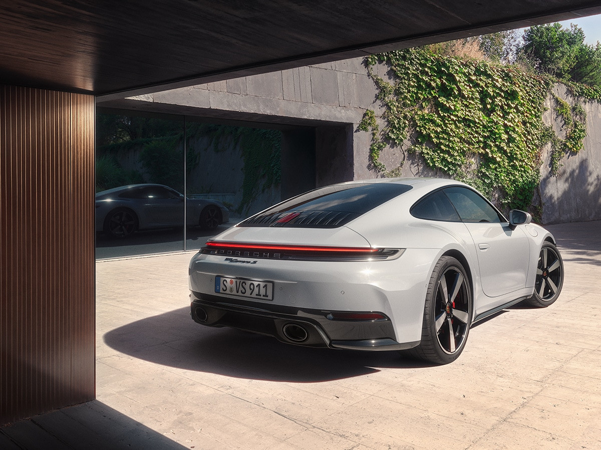 Porsche 911 Carrera S 2025 rear end