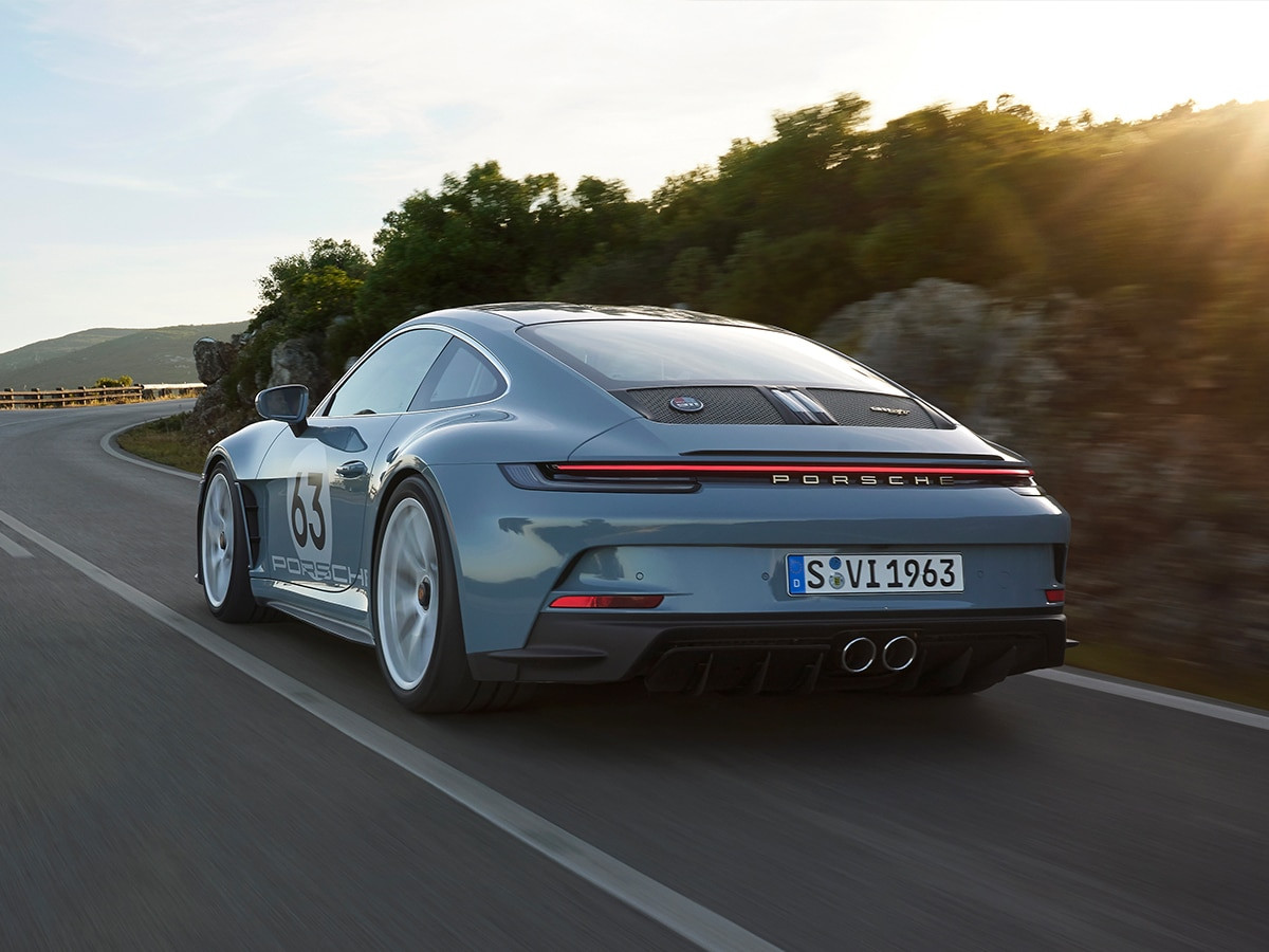 Porsche 911 S/T trên đường