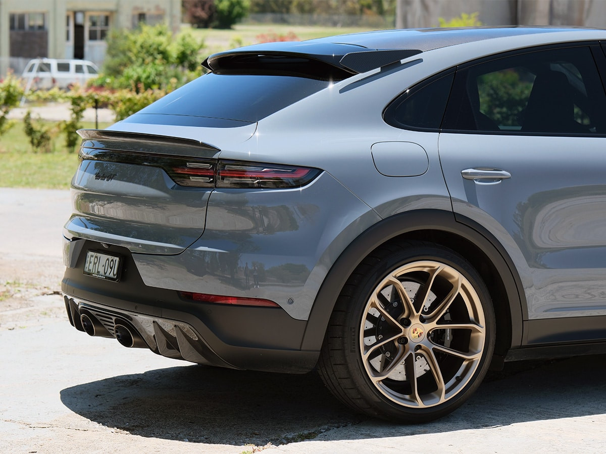 Porsche Cayenne Turbo GT - Đuôi xe gần gũi