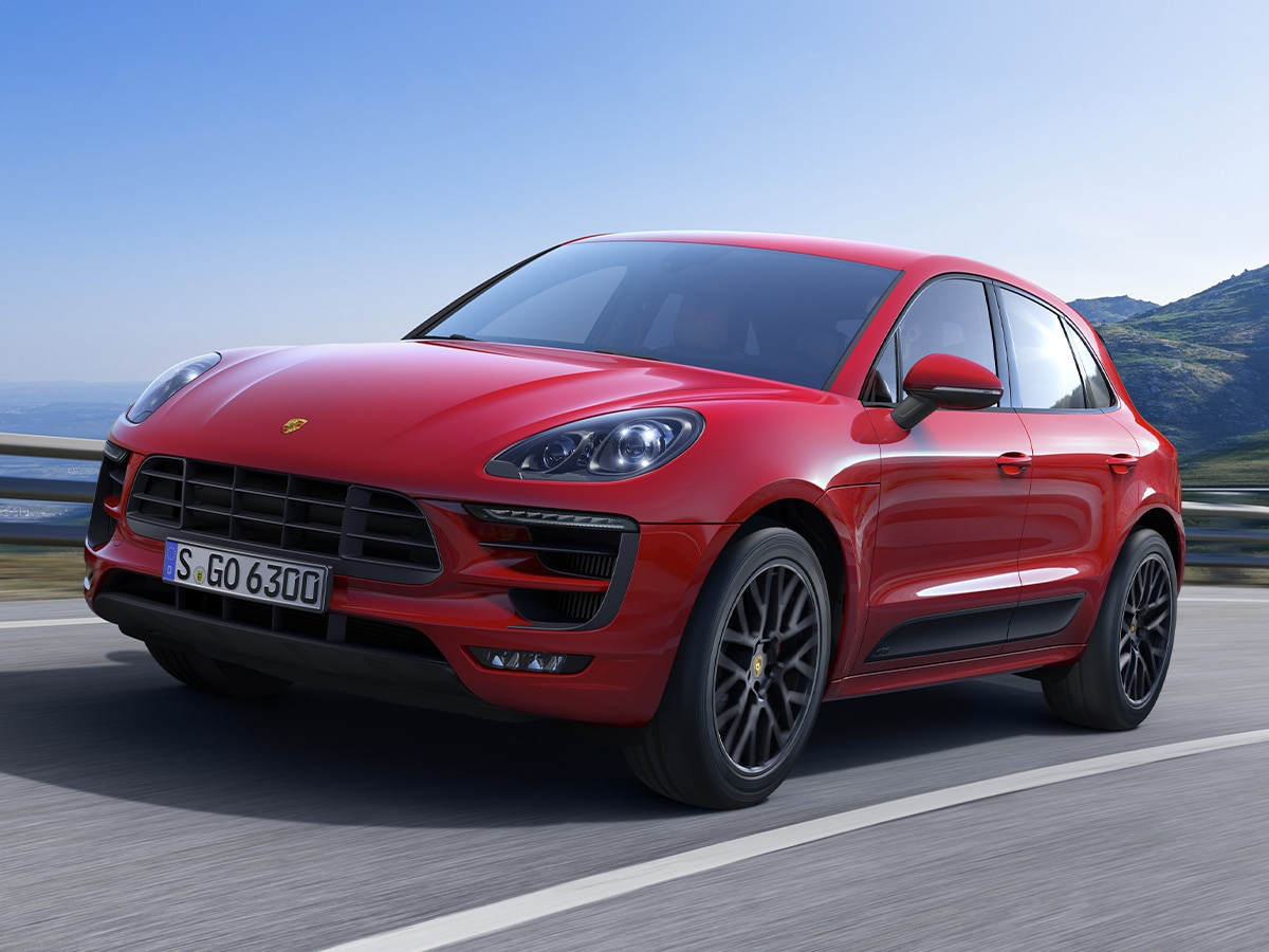 Porsche Macan SUV trên đường
