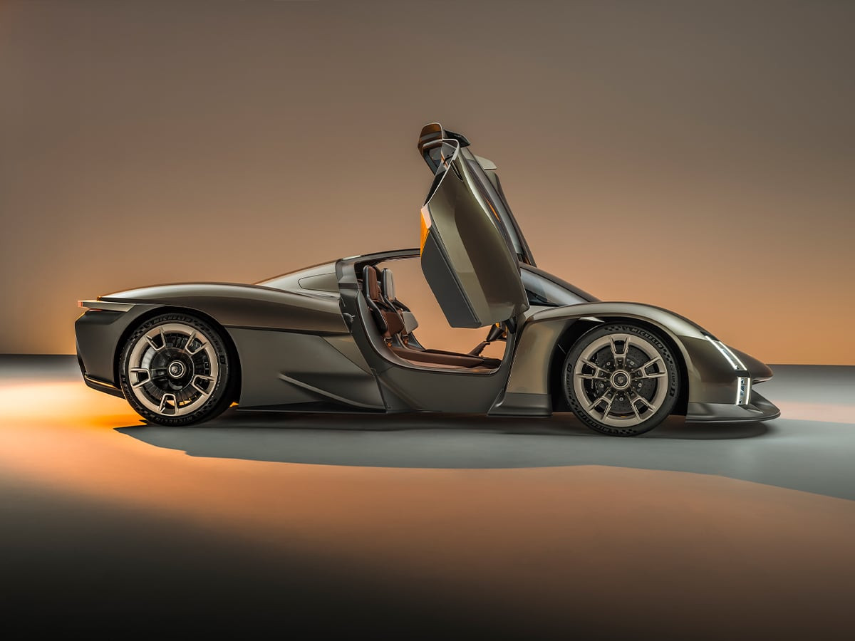 Porsche Mission X Concept - Hình ảnh bên cạnh với cửa mở