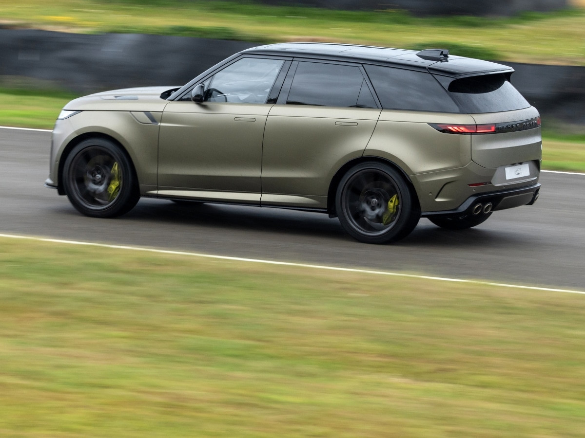 Range Rover Sport SV trên đường đua
