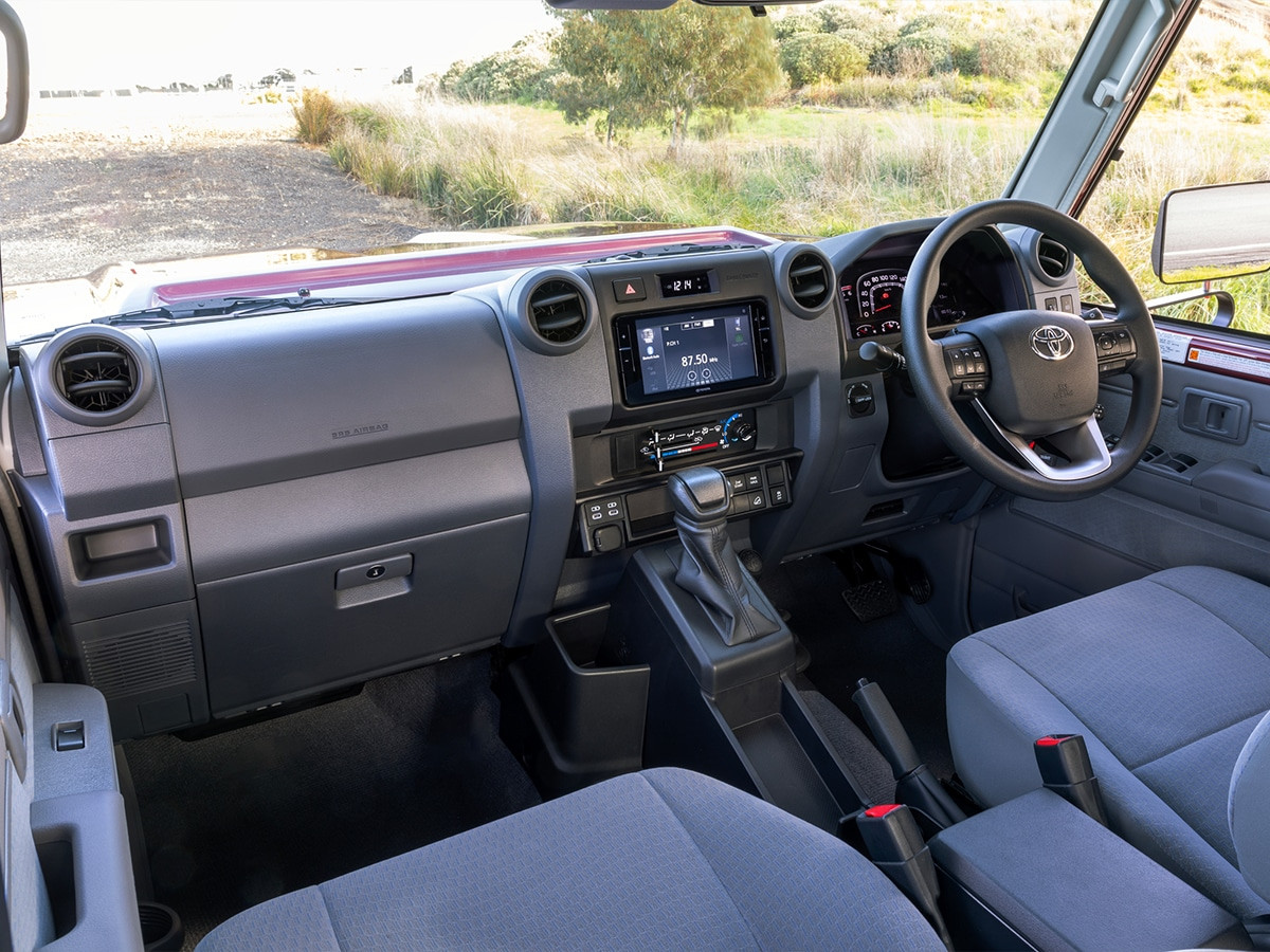 So sánh động cơ Toyota LandCruiser 70 Series facelift