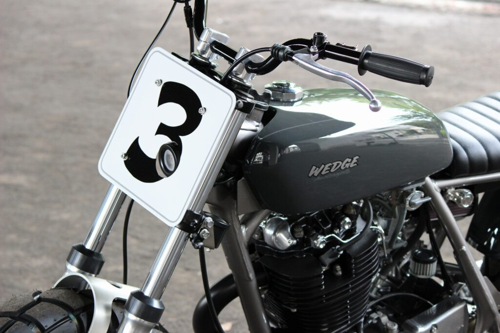 Yamaha SR400 hoàn thiện